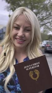 Gina Rapp's Instagram, Twitter & Facebook