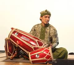 Kesenian ini dikenal dengan nama rampak bedug yang diselenggarakan pada idul fitri ataupun idul adha. Alat Musik Tradisional Provinsi Banten Tentang Provinsi