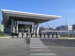 Maluri mrt istasyonundaki platform seviyesi. Maluri At Grade Mrt Corp