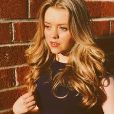 Chloe Hartman's Instagram, Twitter & Facebook