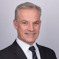 50+ profilů „Burke“