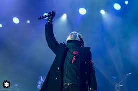 I remember watching a live vhs of slipknot when i was in junior highschool and when the arena lights went out and came on with double bass and an upside down drum set illuminating a pentagram i immediately went to hot topic and became a metal head. Reflections Of Darkness Music Magazine Live Review Rock Am Ring Nurburgring 2019 Day 3