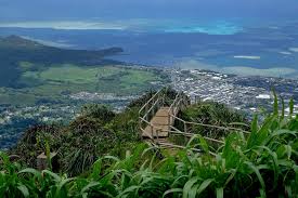 The stairway to heaven hike in oahu is one of the most popular hikes on the islands. Moanalua Valley Trail Der Legale Weg Zu Den Stairways To Heaven Weltenwandlerin