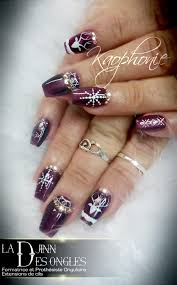 L`ombre rose pâle n`est pas un pur lavage de couleur, mais plutôt une déclaration de douceur de la féminité. Les Ongles De La Mere Noel La Djinn Des Ongles