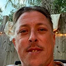 Michael Pett's Instagram, Twitter & Facebook