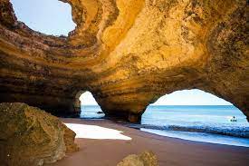 The coastline is wilder and untouched, with far less development than the crowded south. á… Die Schonsten Strande An Der Algarve Urlaubsguru