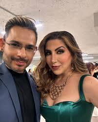 FELIZ SAN VALENTÍN 💘 Modelo @karla.roa Hair Color & Cut @alexjogagdl  Makeup y fotografía @ricardo_rangelc @loccocolaestancia