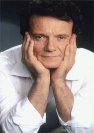 Principalmente è attore di teatro e cantante di musica leggera, ma si è prodotto per un certo periodo anche nel cinema, come attore protagonista con pochi ruoli, e occasionalmente nel doppiaggio e anche ballerino. Who Is Massimo Ranieri Dating Massimo Ranieri Girlfriend Wife