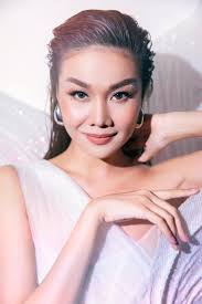 Ồn ào Hoàng Thùy