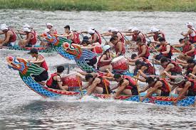 Each year on the fifth day of the fifth month of the lunar calendar, revelers flock to the banks of rivers and canals to celebrate the dragon boat festival, or duanwujie. Four Day Dragon Boat Festival Holiday Begins Taipei Representative Office Bratislava é§æ–¯æ´›ä¼å…‹å°åŒ—ä»£è¡¨è™•