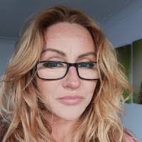 Helen Roach's Instagram, Twitter & Facebook