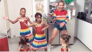 As filhas de luciana abreu, lyonce e lyanni, revelaram ser as maiores fãs da. Luciana Abreu E As Quatro Filhas Dancam Em Divertido Momento