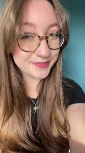 Robyn Thorpe's Instagram, Twitter & Facebook