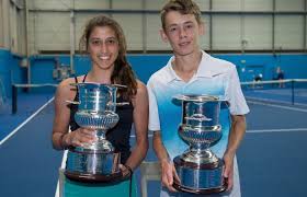 Ha trascorso i primi cinque anni della sua vita nel sobborgo di carss park, a sud di sydney , prima di trasferirsi ad alicante , in spagna. Fourlis And De Minaur 14s Champs 5 December 2013 All News News And Features News And Events Tennis Australia
