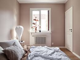 2 rum och kok pa saggatan 56 d lagenhet kvarteret makleri i goteborg roze slaapkamer scandinavische slaapkamer lichtroze muren