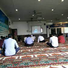 Solat tarawih dan solat jumaat dibenarkan di masjid serta surau sepanjang pelaksanaan perintah kawalan pergerakan (pkp) di tujuh daerah di kelantan bermula tengah malam ini sehingga 29 april. Solat Jumaat Masjid Pwtc Kuala Lumpur 9 Visitors