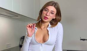 1. Angela White 2. Violet Myers 3. Lena The Plug 4. Salome Munoz ...