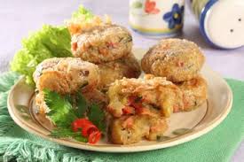 Masak sampai meletup, aduk jangan sampai lengket. Resep Perkedel Kentang Sosis Enak Pelengkap Yang Selalu Jadi Rebutan Semua Halaman Sajian Sedap