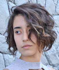 Wavy hair is a balanced texture blessing that deserves a cute, cropped, and flippy body to do it justice. 50 Super Flattering Haircuts For Oval Faces Hair Adviser