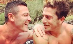 See more of luke evans on facebook. Cenapop Luke Evans Astro De A Bela E A Fera Assume Namoro Com Diretor De Arte Argentino