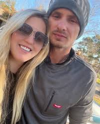 awkward selfie, this is out of my comfort zone* did y'all know that Jesus  died so we can live? (2 Corinthians 5:14-15) but abortion says “you must  die so i can live.”