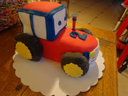Gateau Tracteur En Pate A Sucre Gateau Tracteur Gateau Gateau Fete