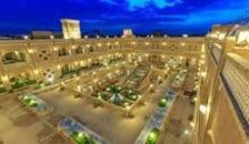Image result for ‫هتل در یزد‬‎