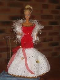 Tricot Barbie Une Belle Robe Pour Feter Noel Le Blog De Tricotdamandine Over Blog Com Vetements Barbie Crochet Tricot Barbie Robe De Poupee