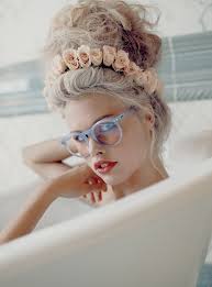 Wildfox S Modern Day Marie Antoinette Again Platinum Hair Is Striking But Still Classic And Feminine With Soft Te Fashion Wildfox Couture Fashion Photography