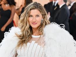 Gisele Bündchen Stars in Latest Victoria's Secret Campaign – SheKnows