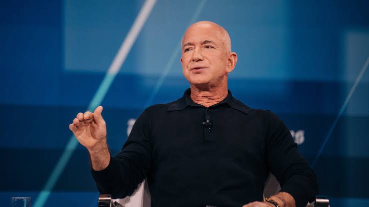 Bezos Says America Must Beat China to the Moon, and AI Could Give Families More Time