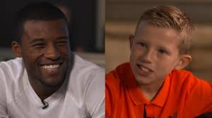 Последние твиты от gini wijnaldum (@gwijnaldum). Gini Wijnaldum Sings Three Little Birds Kop Kids Interview Youtube