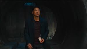 Este personagem é o han, interpretado pelo sung kang, quem apareceu pela primeira vez em velozes e furiosos: Velozes E Furiosos 9 Vin Diesel Revela A Razao Por Tras Do Retorno De Han Loucosporfilmes Net