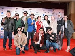 Sebanyak 12 lagu menyempurnakan persembahan terbaik mereka dengan menyaksikan lagu jampi nyanyian hael husaini dinobatkan sebagai juara ajl32. Anugerah Juara Lagu 32 Ajl 32 Pengacara Trofi Fesyen Muzik Syazwan Rahman