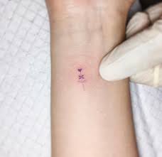 Nữ giới thuộc mệnh này nên tattoo các mẫu hình với chủ đề liên * hình xăm mini cỏ 4 lá : Hinh XÄƒm Mini Cho Ná»¯ Medusa Tattoo Club