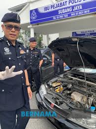 Свали balai polis за android на aptoide в момента! Bernama On Twitter Ketua Polis Daerah Subang Jaya Acp Risikin Satiman Menunjukkan Beberapa Kenderaan Dan Barangan Hasil Rampasan Daripada Satu Geng Curi Kereta Yang Bergiat Aktif Di Subang Jaya Sejak Mac Lalu
