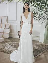 Gli abiti da sposa semplici sono sempre da preferire, perché danno un tocco di eleganza senza essere troppo impegnativi. Abiti Da Sposa Semplici 2019