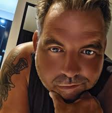 This warning is no longer current ** It's safe to swim in all recreational  swimming locations now! 📣 WARNING 📣 Please do not swim in creeks, rivers  or Broadwater swim locations