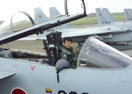 Nous aimons sublimer l'image de la femme en proposant quotidiennement des contenus de qualité à travers nos sites web et réseaux sociaux. Une Premiere Femme Pilote De Chasse Au Japon Aerobuzz