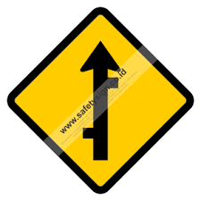 Namun arus lalu lintas dari simpang gadog menuju cisarua atau menuju puncak pass masih tampak padat oleh kendaraan. Tanda Lalu Lintas Dua Hala