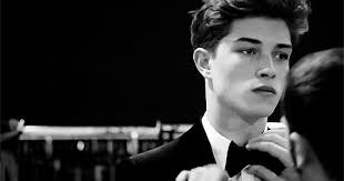 The Guy Who Seems To Get Better Looking The More Clothes You Put On Him Francisco Lachowski Pretty Boys Guys