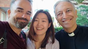 Fernando, el 'cura Tinder' que une a jóvenes católicos como una celestina:  270 bodas y cero divorcios