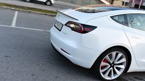 La tesla model 3 est très certainement la voiture électrique la plus attendue au monde. Das Tesla Model 3 Performance Im Test Autofilou