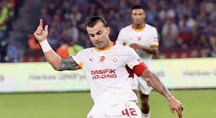 Galatasaray'da Abdülkerim Bardakcı taraftarlardan özür diledi! 'Utanç verici bir skor' — Milliyet