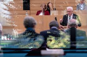 Ministerpräsident winfried kretschmann will diese scharfe maßnahme verhindern. Massnahmen In Corona Hotspots In Baden Wurttemberg Ausgangssperre Ware Das Letzte Mittel Baden Wurttemberg Stuttgarter Nachrichten