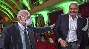 Luca zingaretti, star of hit italian show montalbano, is set to topline sky original the king, produced and sold by fremantle. Zingaretti A Salerno Con De Luca Uniamoci Intorno A Candidati Anti Destra La Repubblica