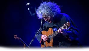 È in realtà sostanzialmente un duo: Angelo Branduardi Il Menestrello Della Musica