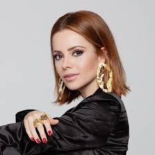 Sandy diz que não anda sem maquiagem: Não me acho bonita, e não me sinto  confortável