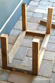 This simple wooden table design is beautiful and versatile. Simple Diy Bench
