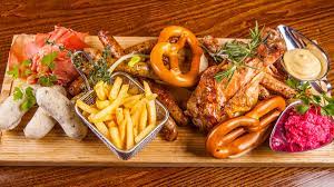 The cuisine of germany is made up of many different local or regional cuisines, reflecting the country's federal history. Los Platos Tipicos De Alemania